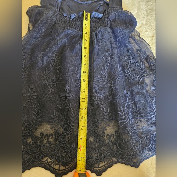 XS NAVY LACE SEXY TANK BLOUSE, SMOCKING AND LINED. ADORABLE. MEASUREMENTS. - Picture 6 of 9